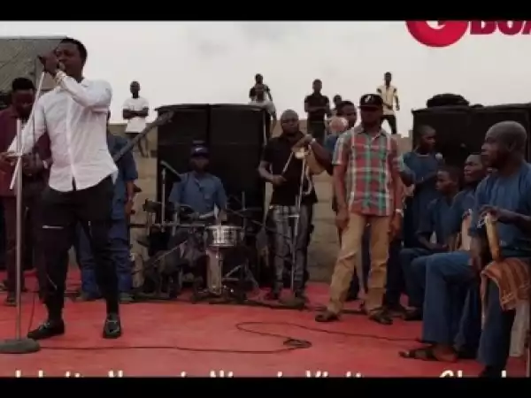 Video: Taye Currency Entertains Guest With Songs At The Opening Of Muka Ray
